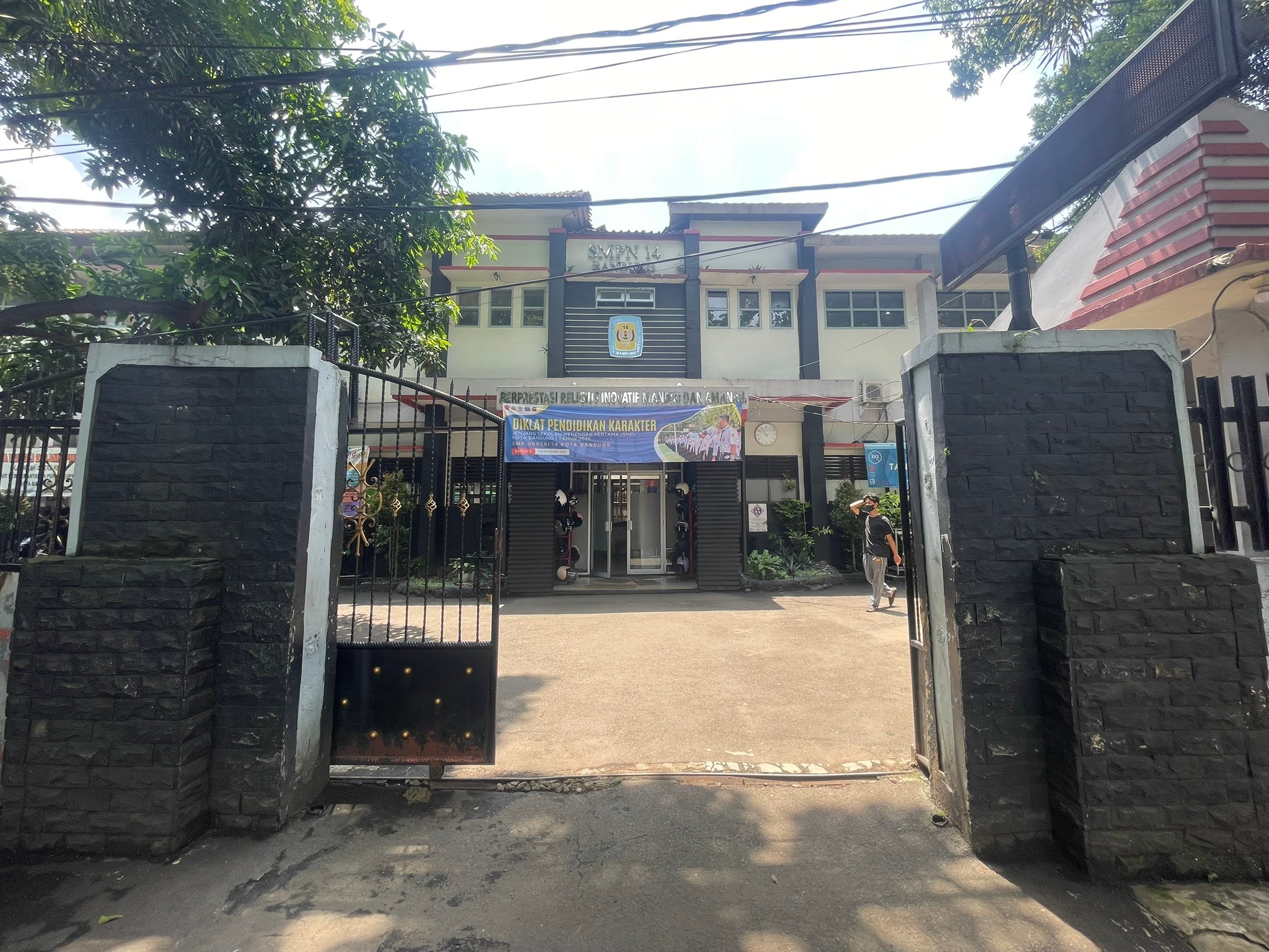 GERBANG SMP NEGERI 14