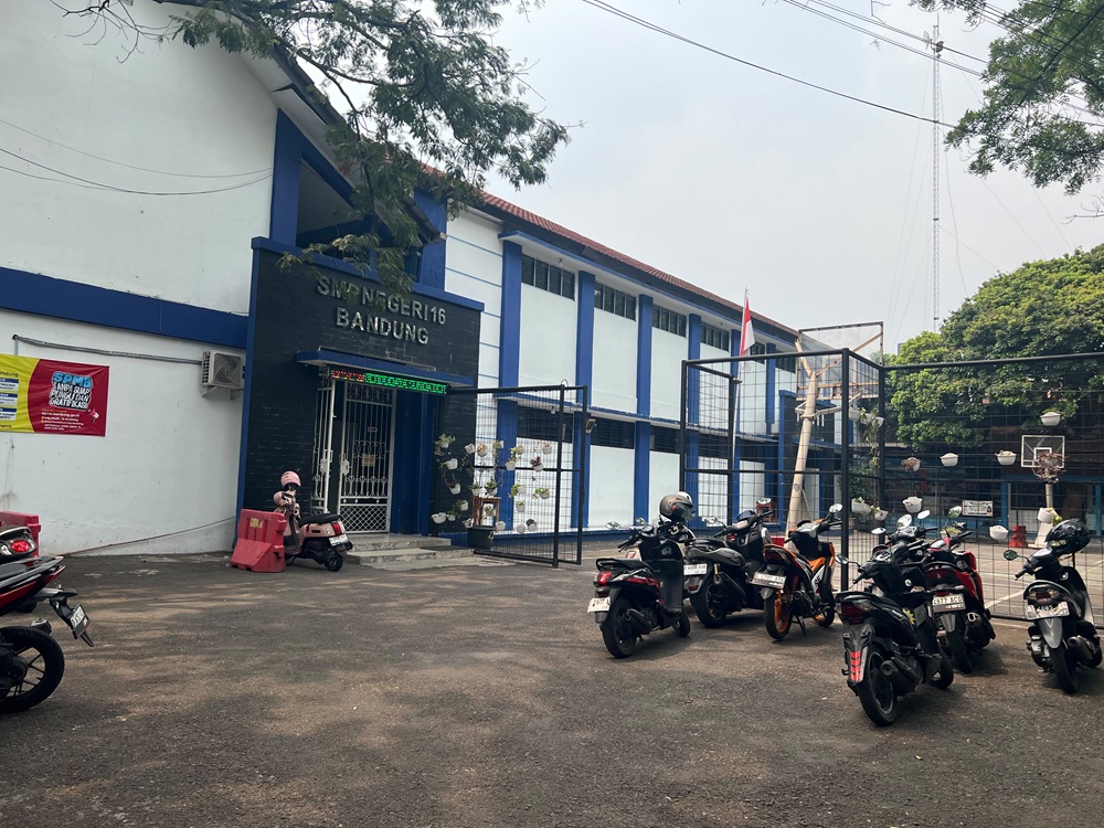 Depan Sekolah