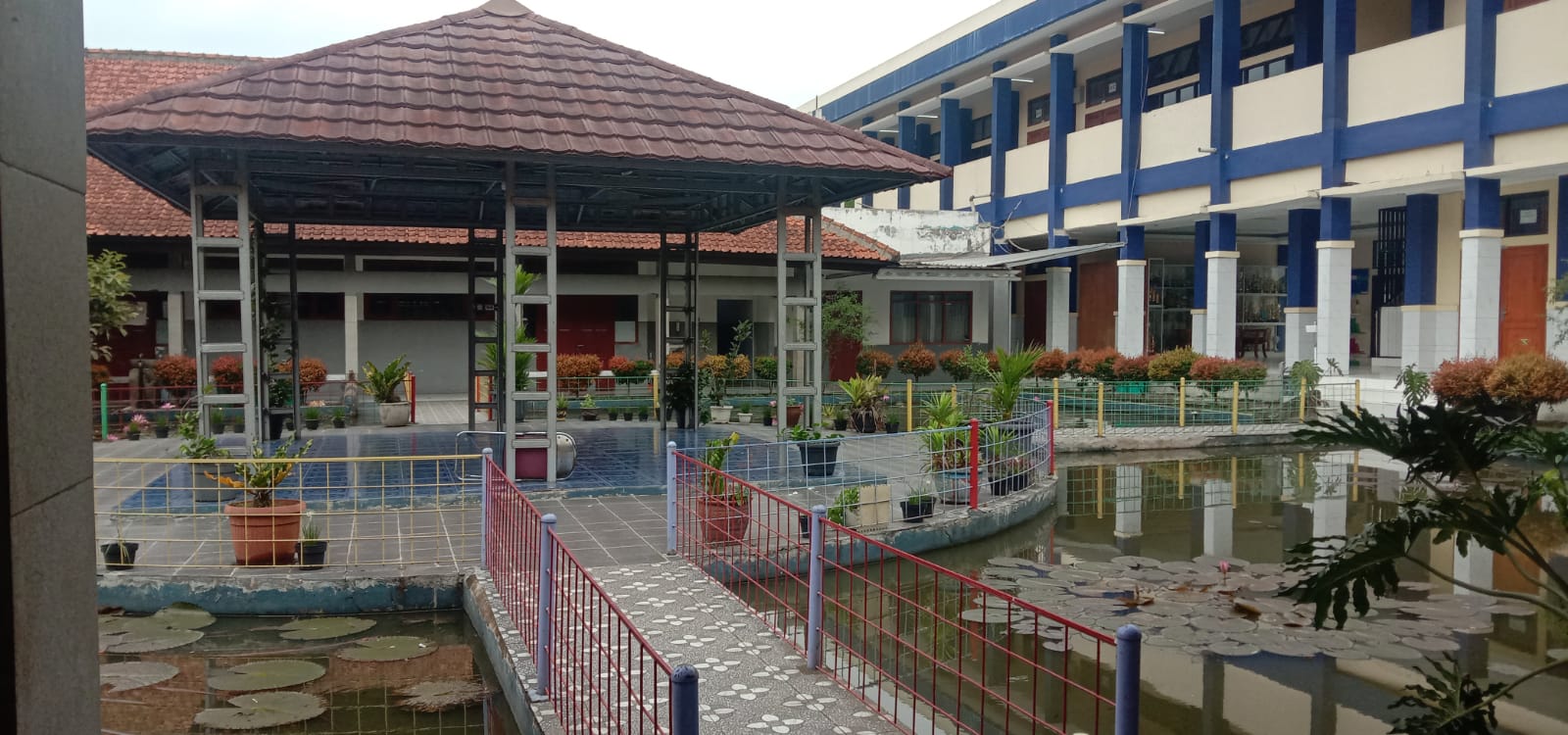 GEDUNG UTAMA SEKOLAH