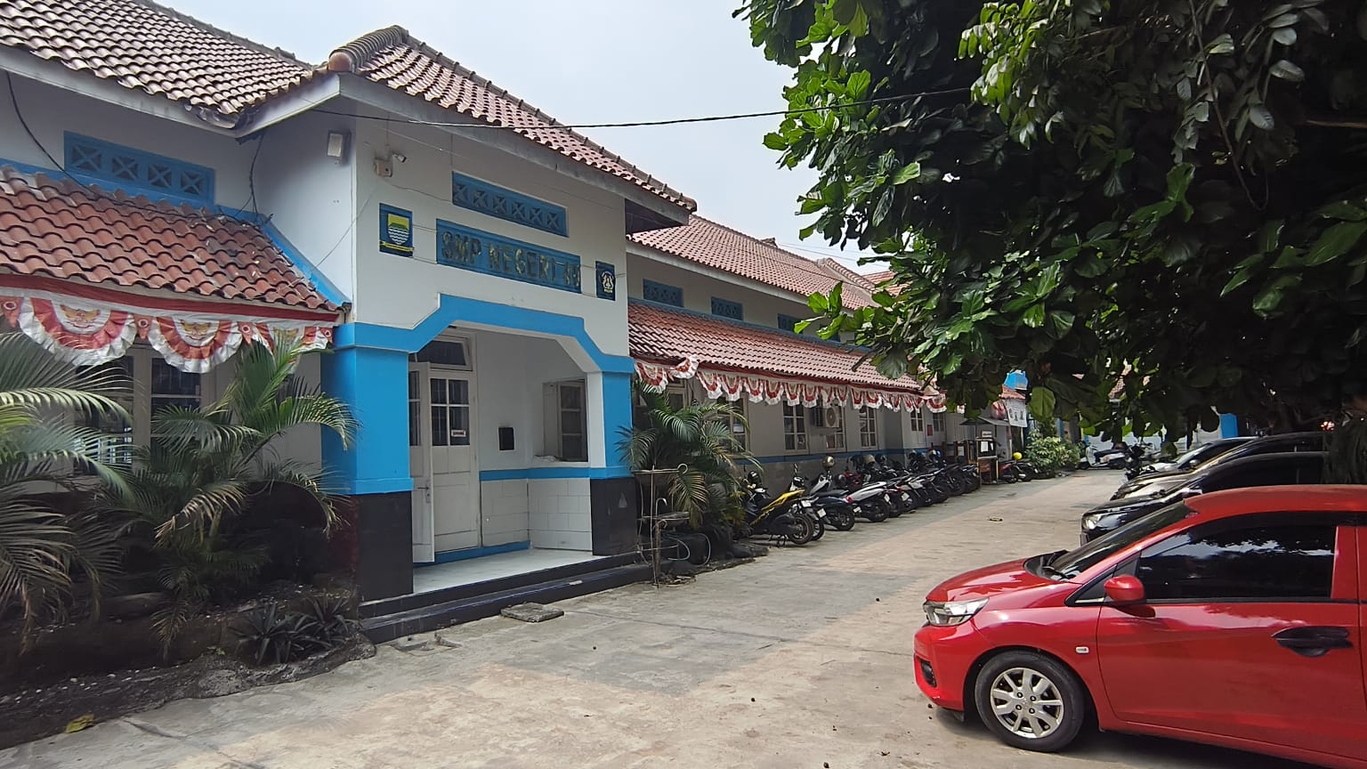 Foto halaman depan Sekolah