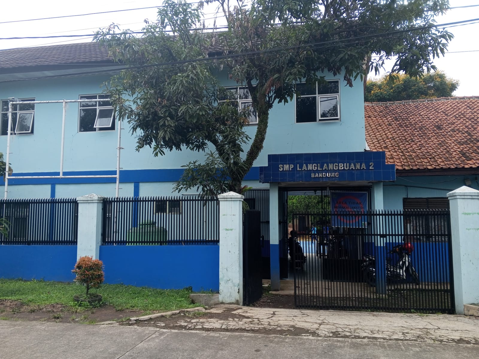 foto gerbang sekolah