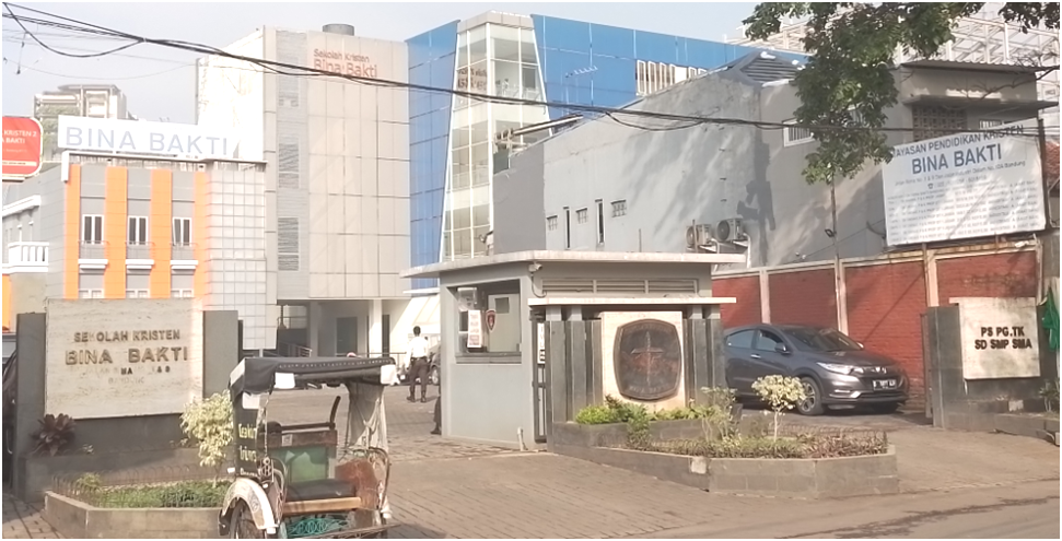 Gerbang Utama Komplek Sekolah Bina Bakti