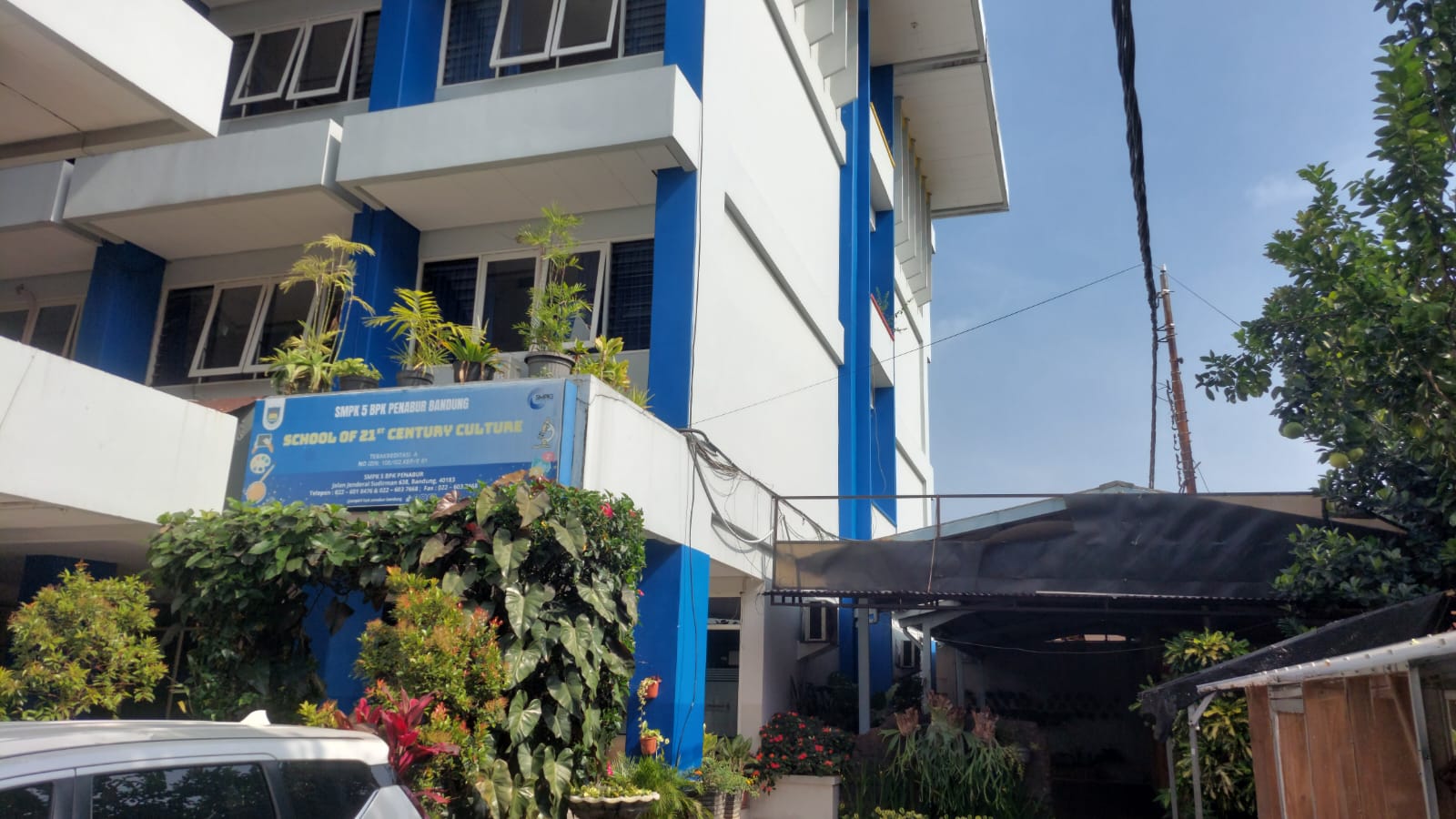 Gedung  Utama  Sekolah