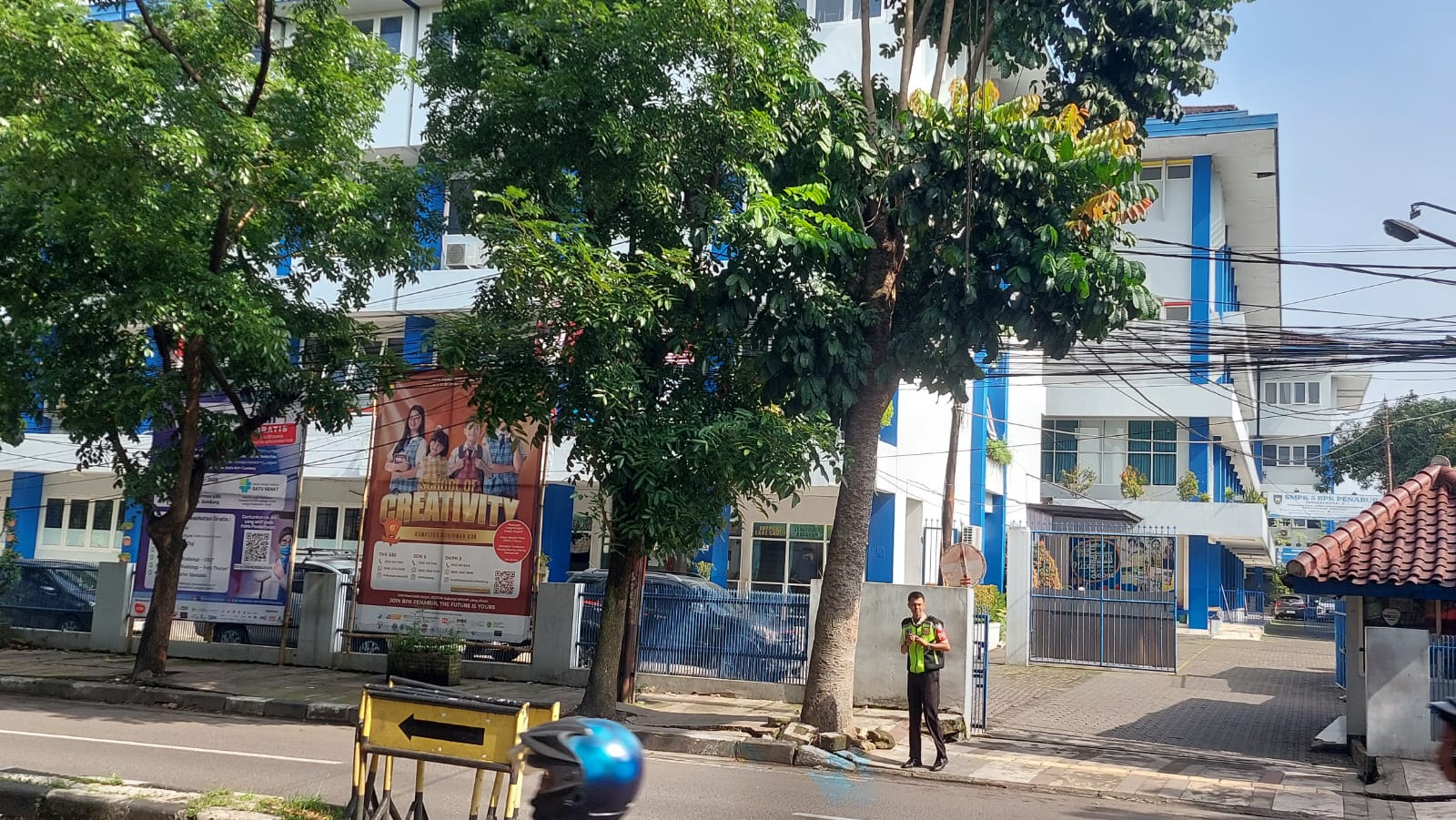 Gerbang Utama  Sekolah
