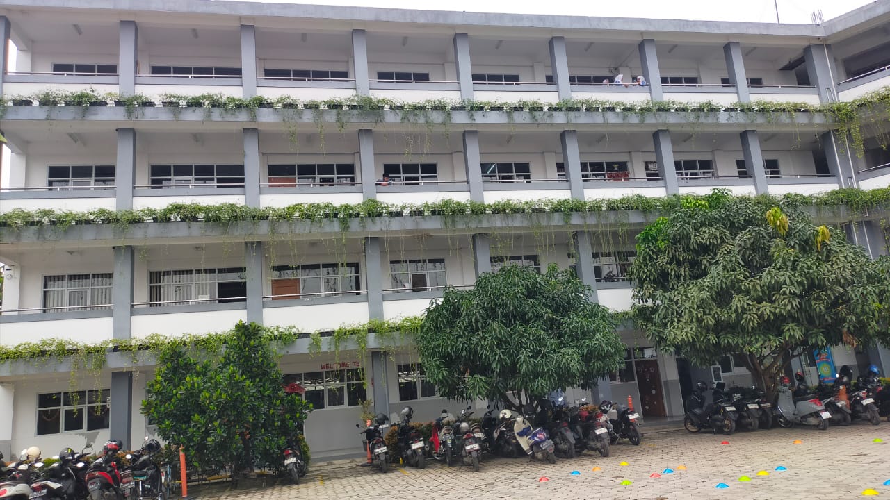 Foto Gedung Utama SMP Plus Al Ghifari