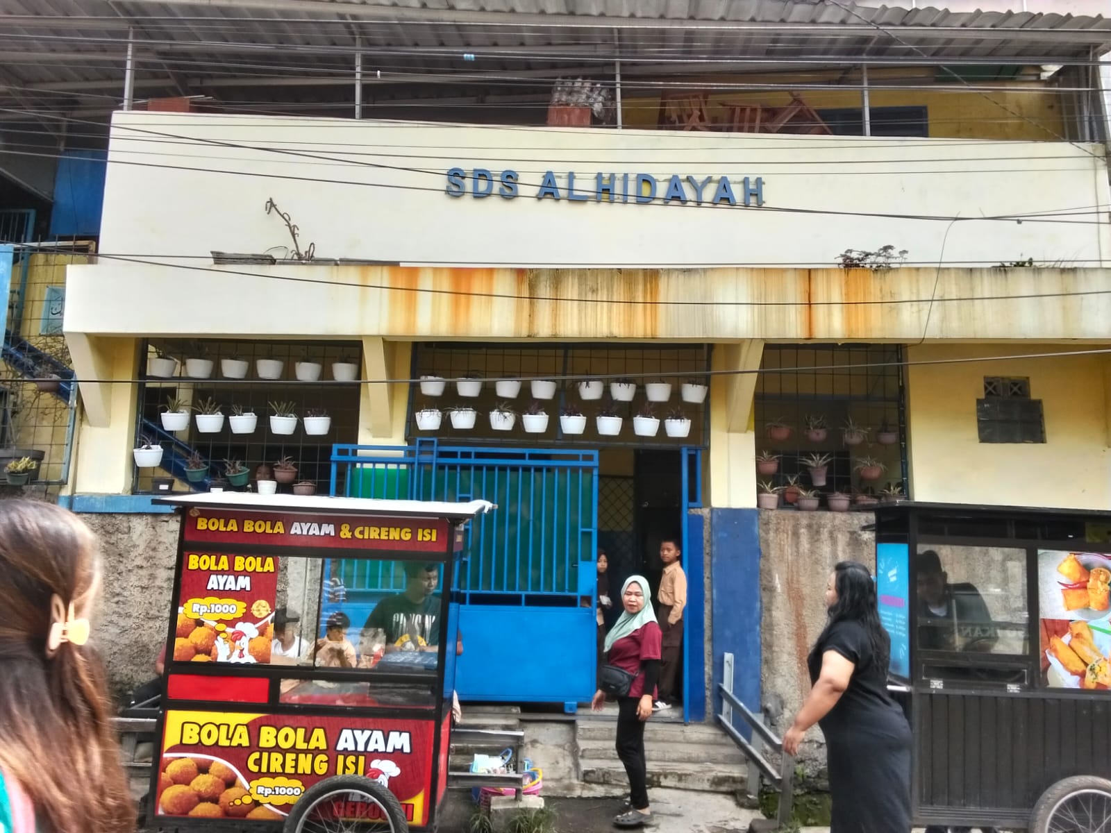 Gerbang sekolah depan