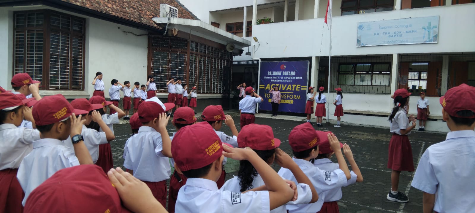 Upacara Pengibaran Bendera Hari Senin