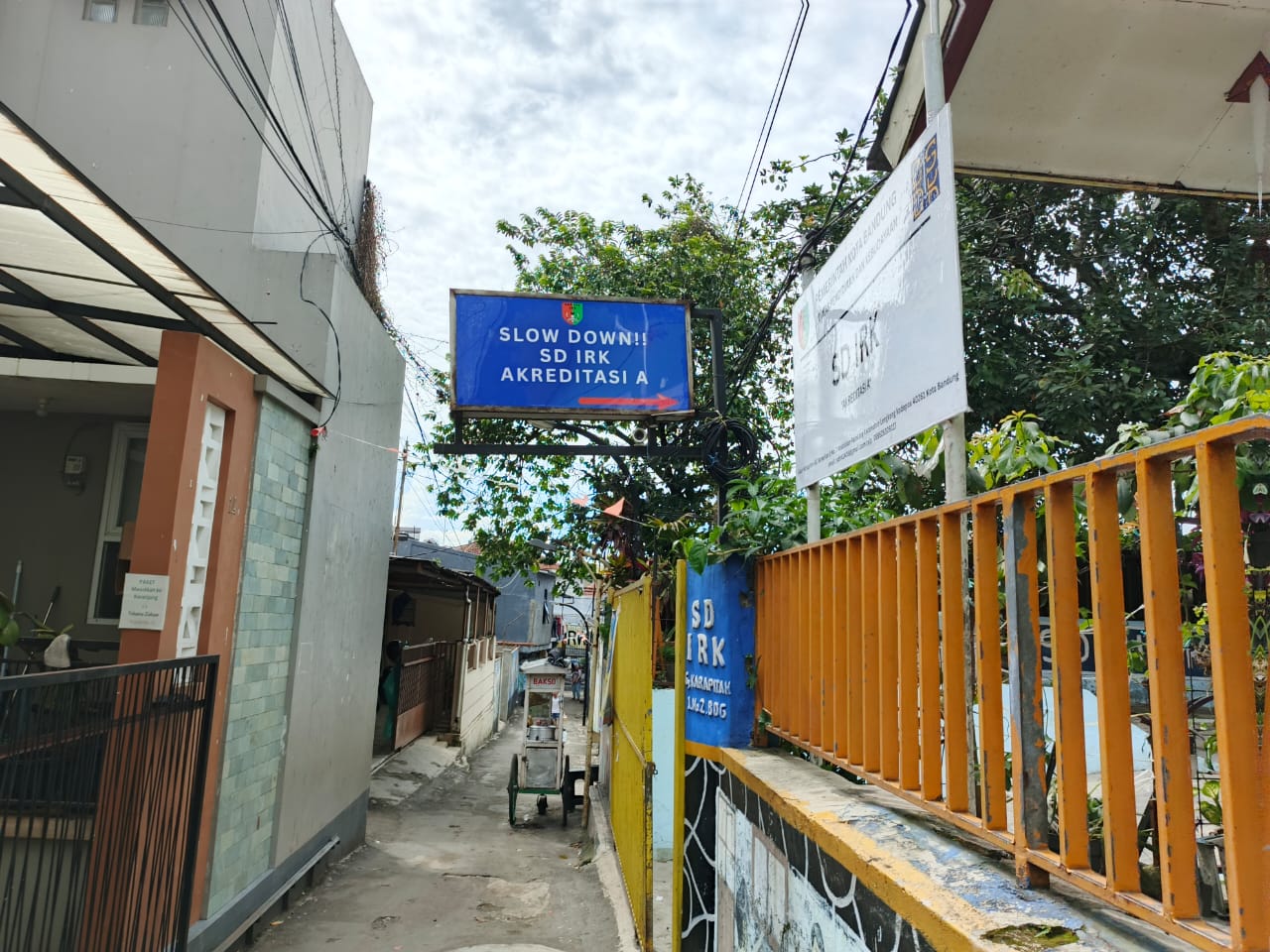 GERBANG UTAMA SEKOLAH