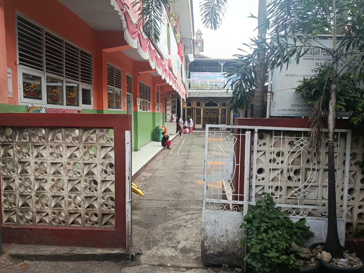 Foto Gerbang Sekolah