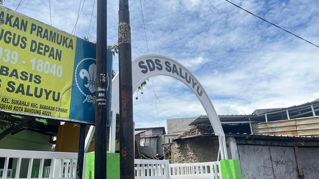 foto gerbang utama sekolah