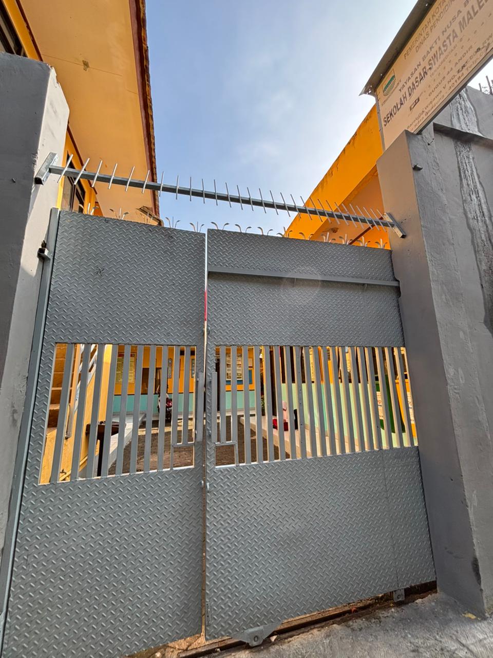 gerbang sekolah