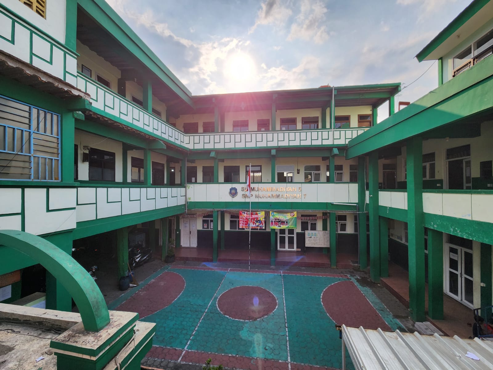 gedung utama sekolah