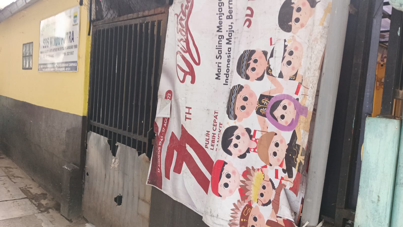 FOTO GERBANG UTAMA SEKOLAH