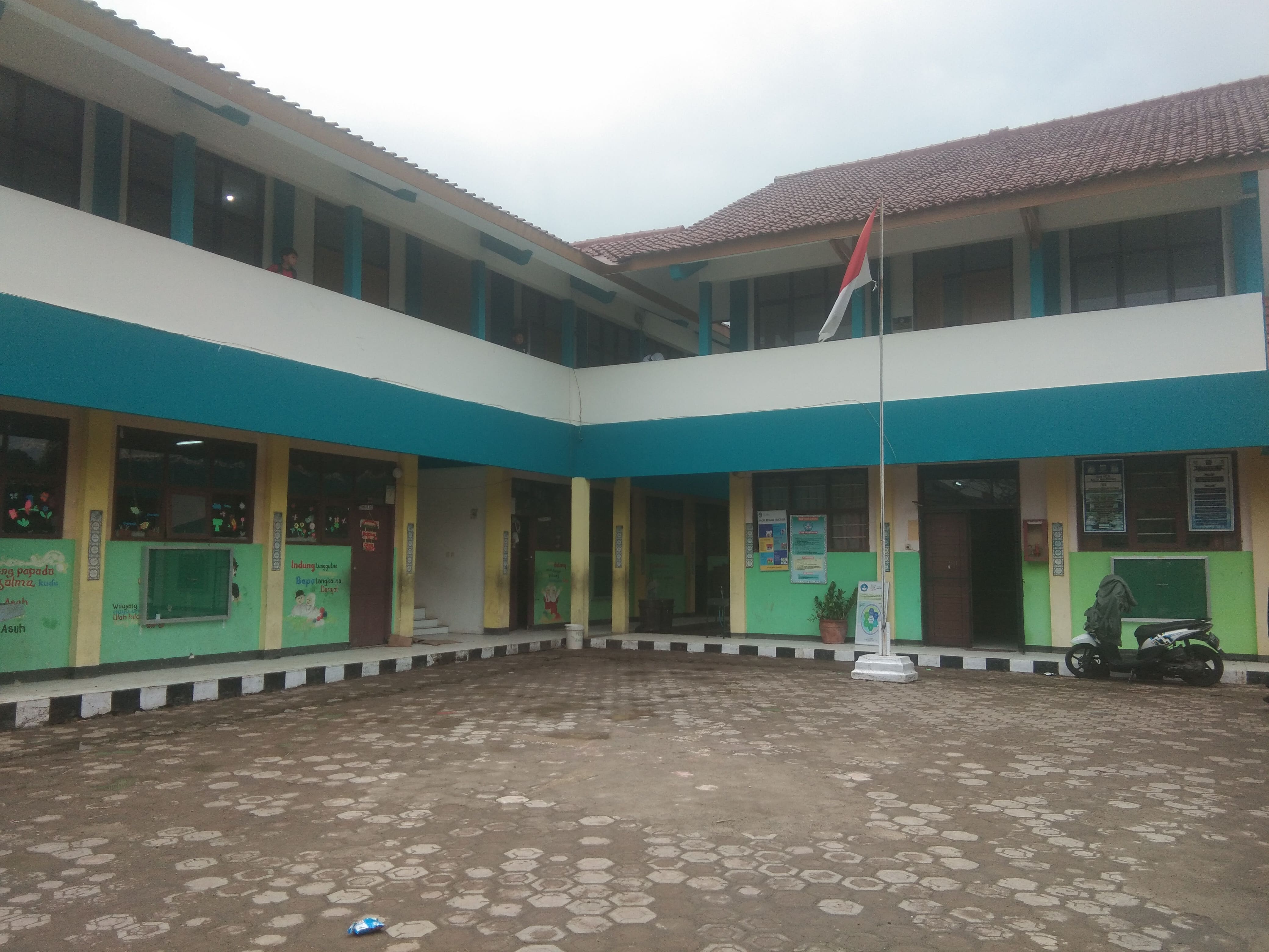 GEDUNG UTAMA SEKOLAH SDN 232