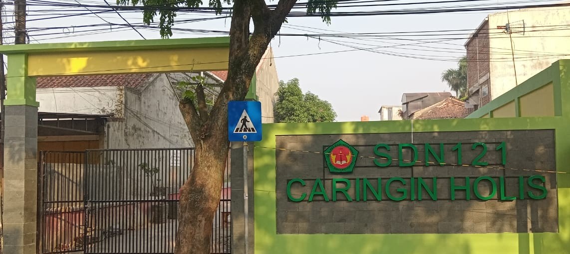 Foto gerbang utama sekolah