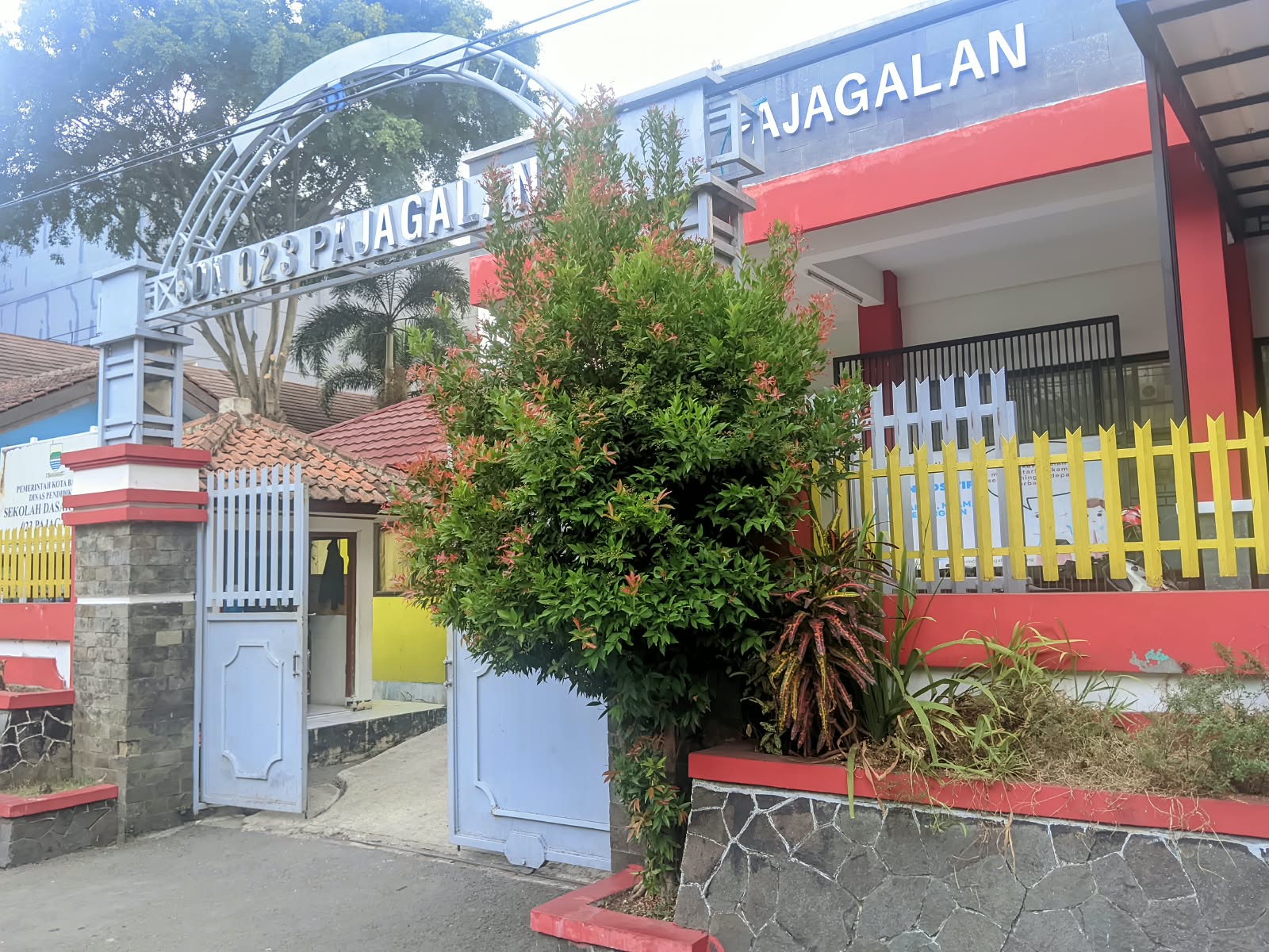 Gerbang depan