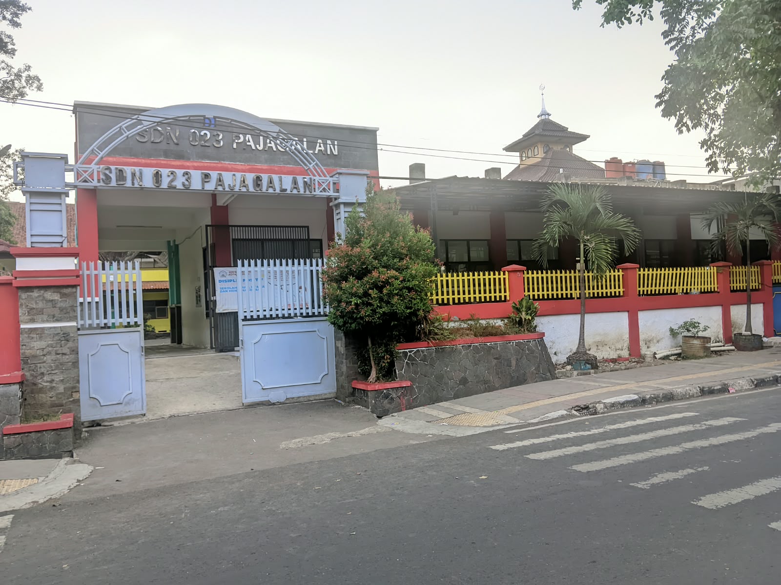 Tampak Samping Depan