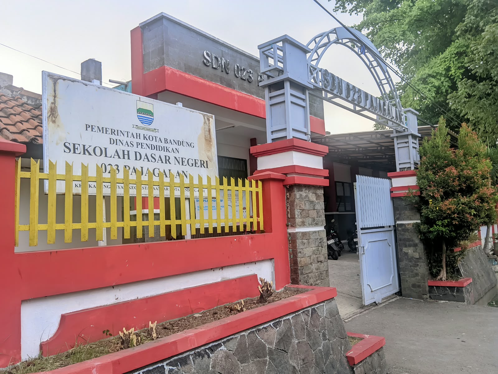 Tampak Samping Depan