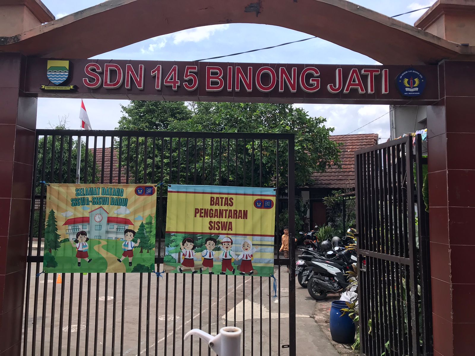 gerbang sekolah