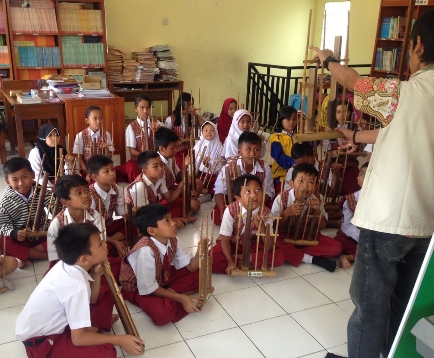 Pembelajaran Mulok Angklung_SDN195Isola