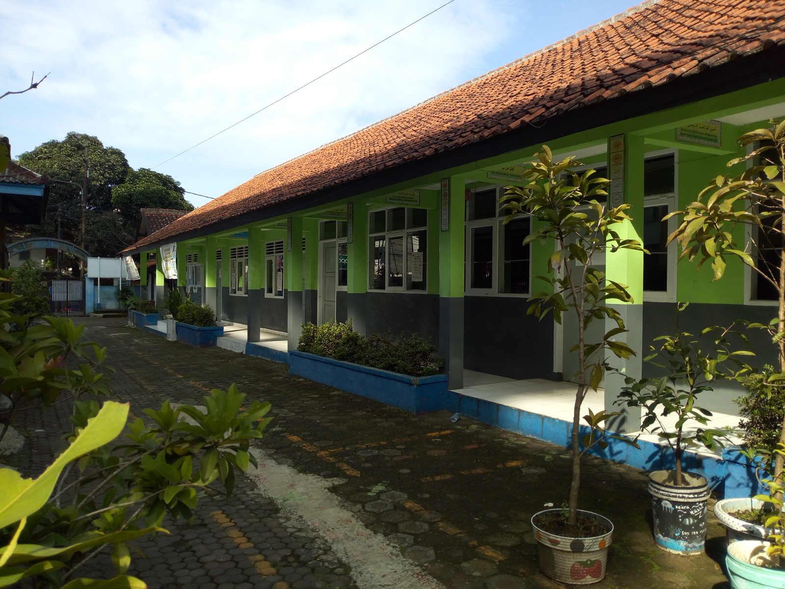 Gedung_SDN 195Isola