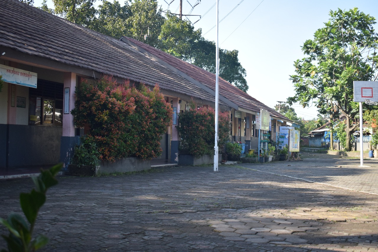 GEDUNG SEKOLAH