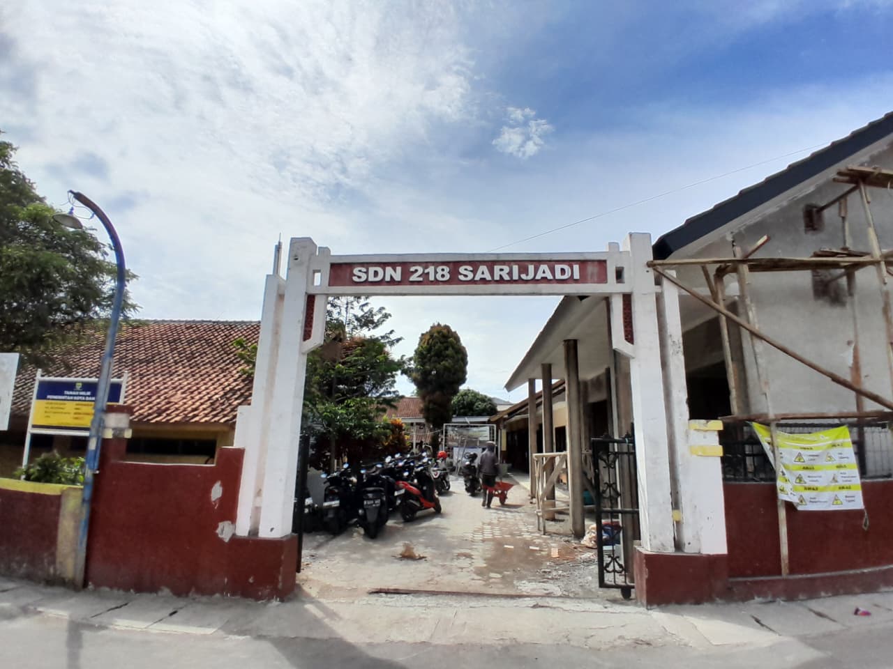 foto gerbang utama sekolah