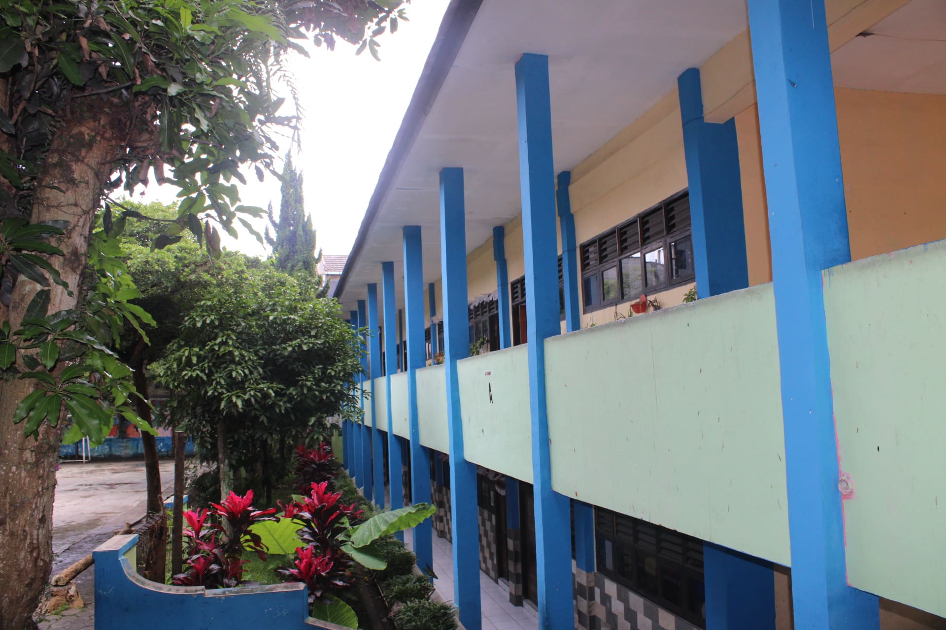 foto tampak depan ruanga kelas