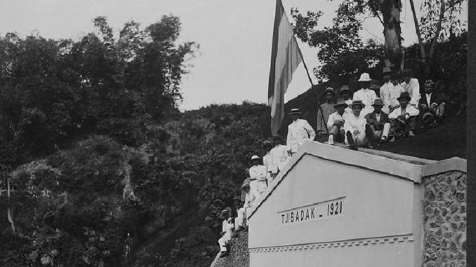 Foto Gedung Tjibadak 1921