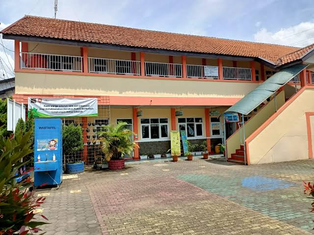 Foto Halaman Depan Sekolah