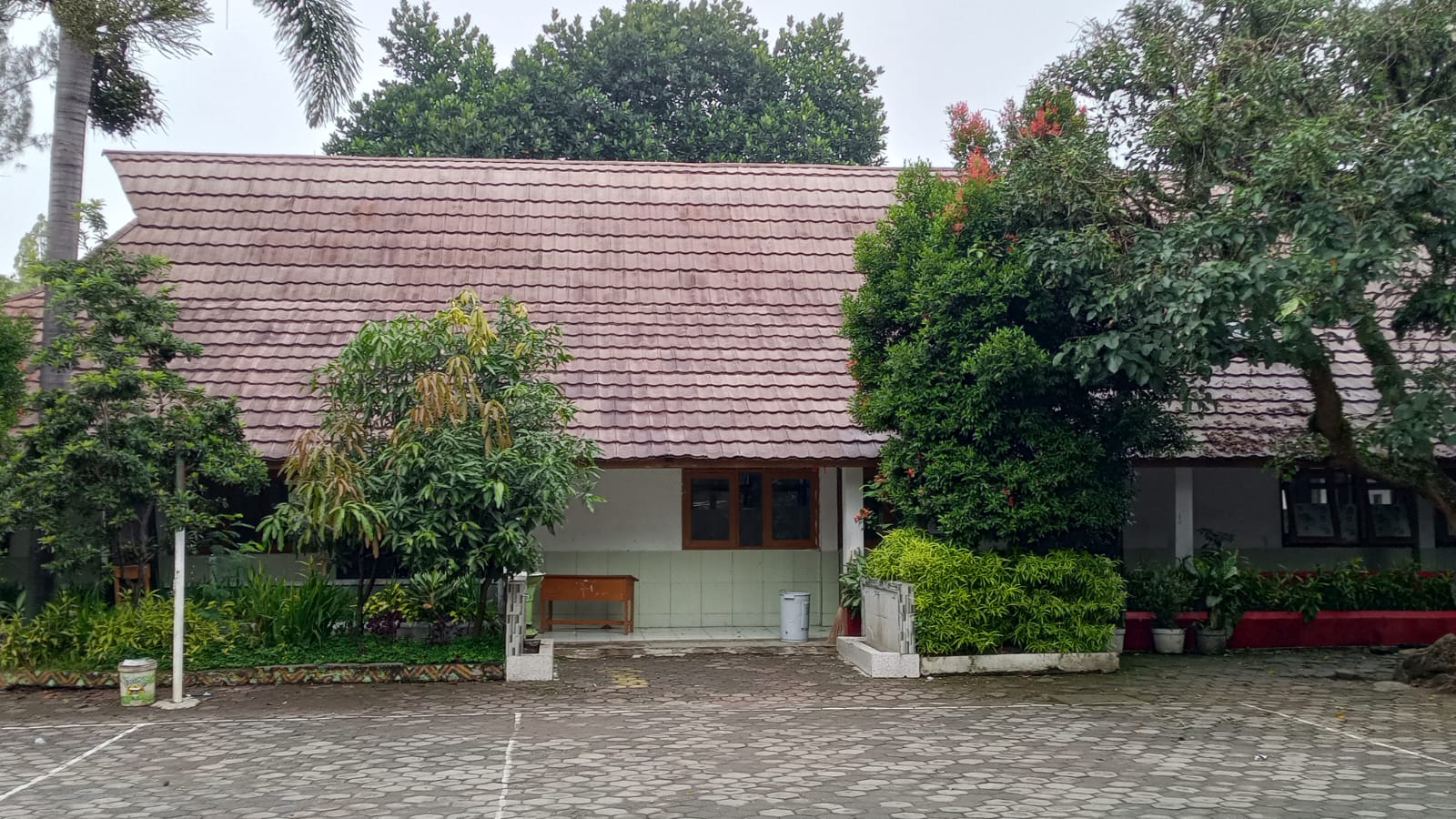 Gedung B (Ruang 16, Ruang 17, Ruang 18 dan Lab komputer)