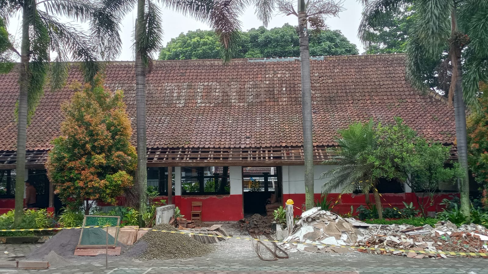 Gedung A (Ruang 01, Ruang 02, Ruang 03, Ruang UKS dan Ruang 05)