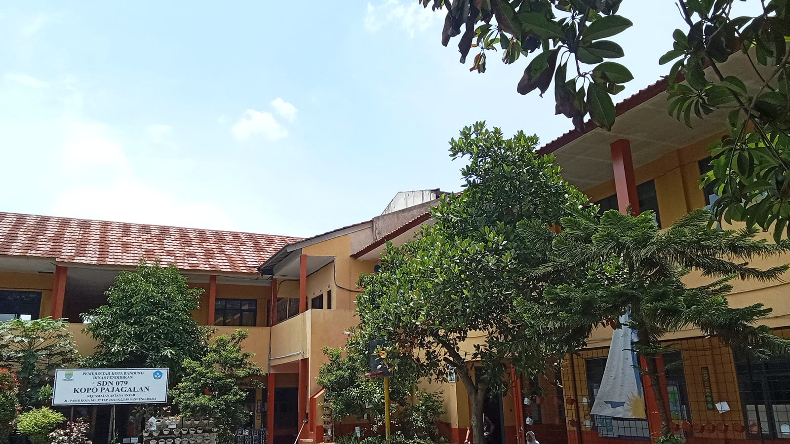 GEDUNG UTAMA SEKOLAH