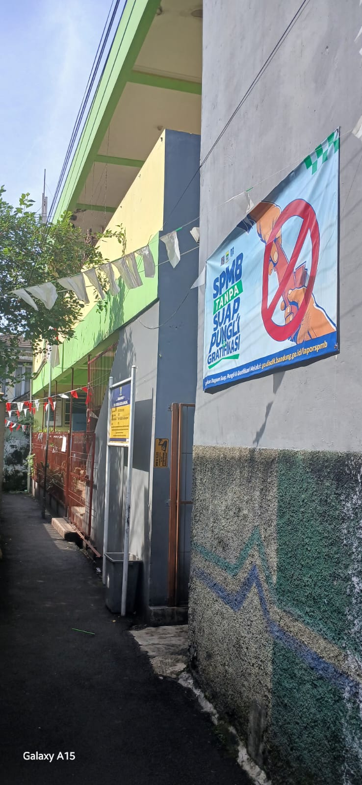 Foto Kegiatan B, Foto Gedung Sekolah Tampak Samping