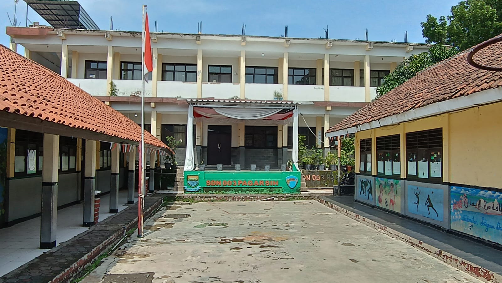 GEDUNG UTAMA SEKOLAH