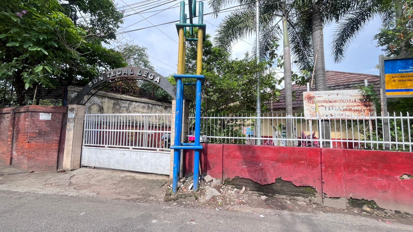 GERBANG UTAMA SEKOLAH