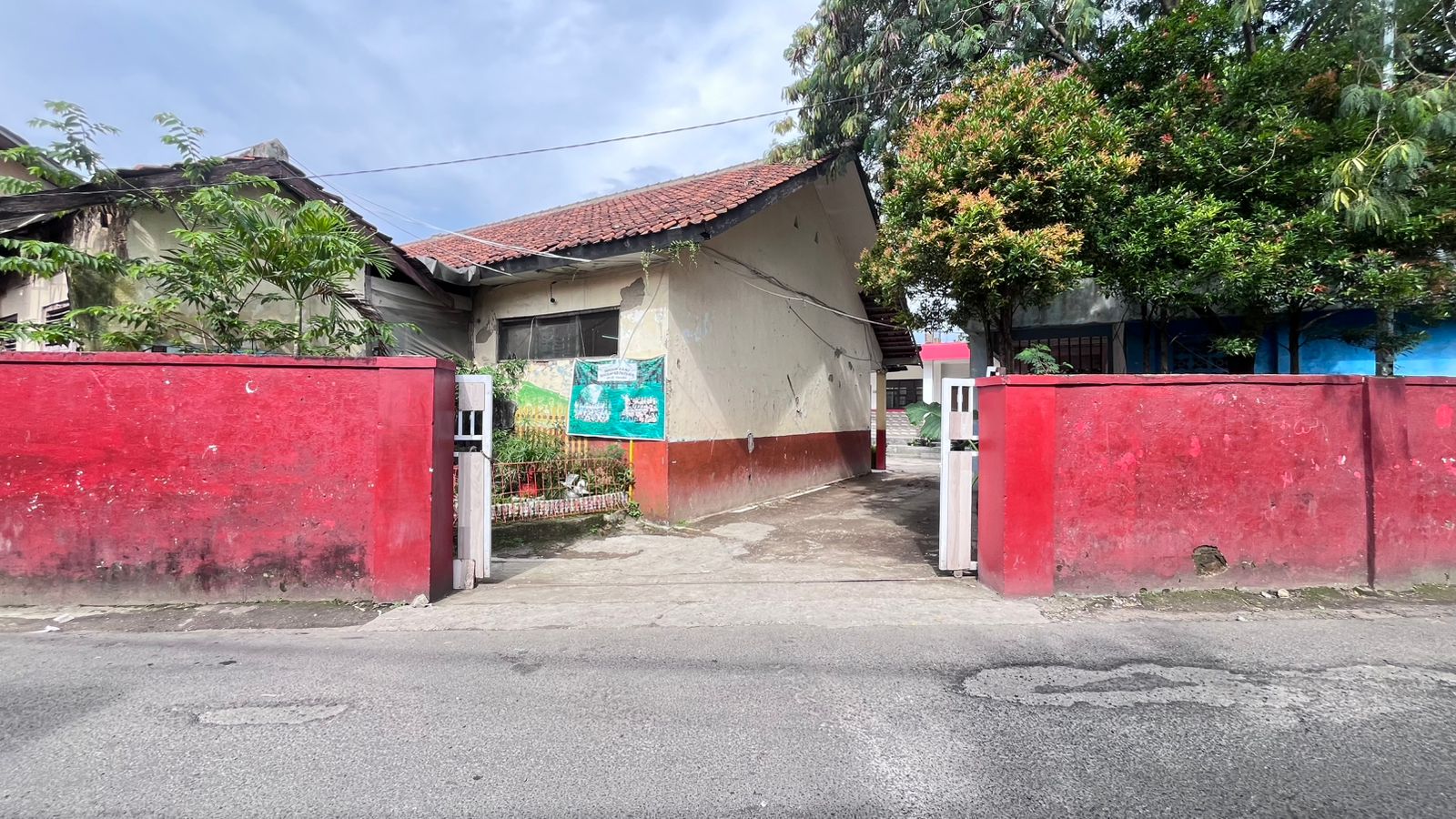 GERBANG SAMPING SEKOLAH