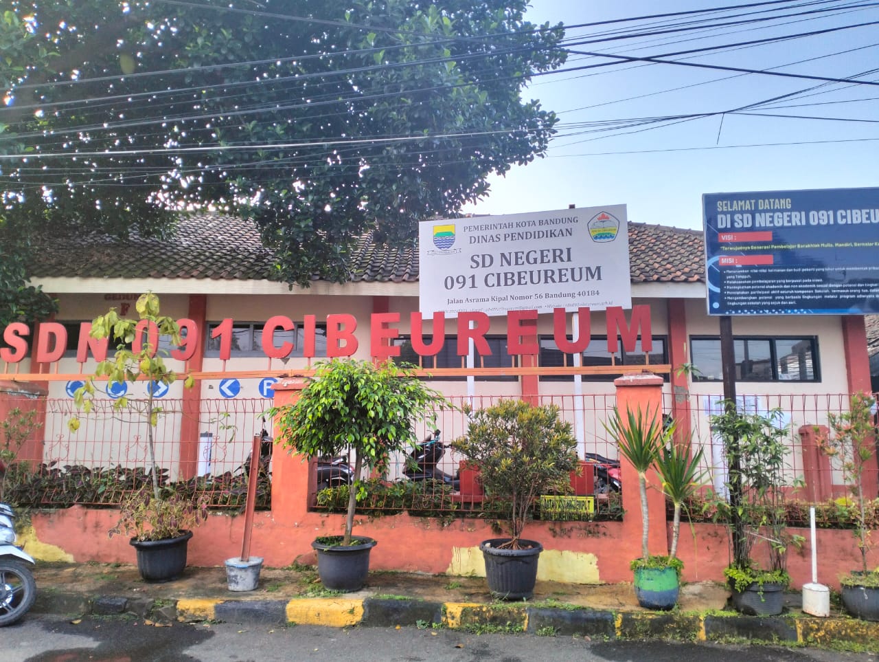 Halaman Depan Sekolah