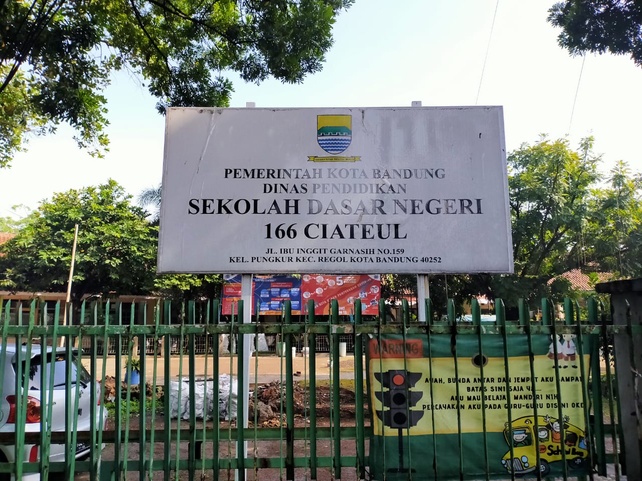 Foto Plank Sekolah