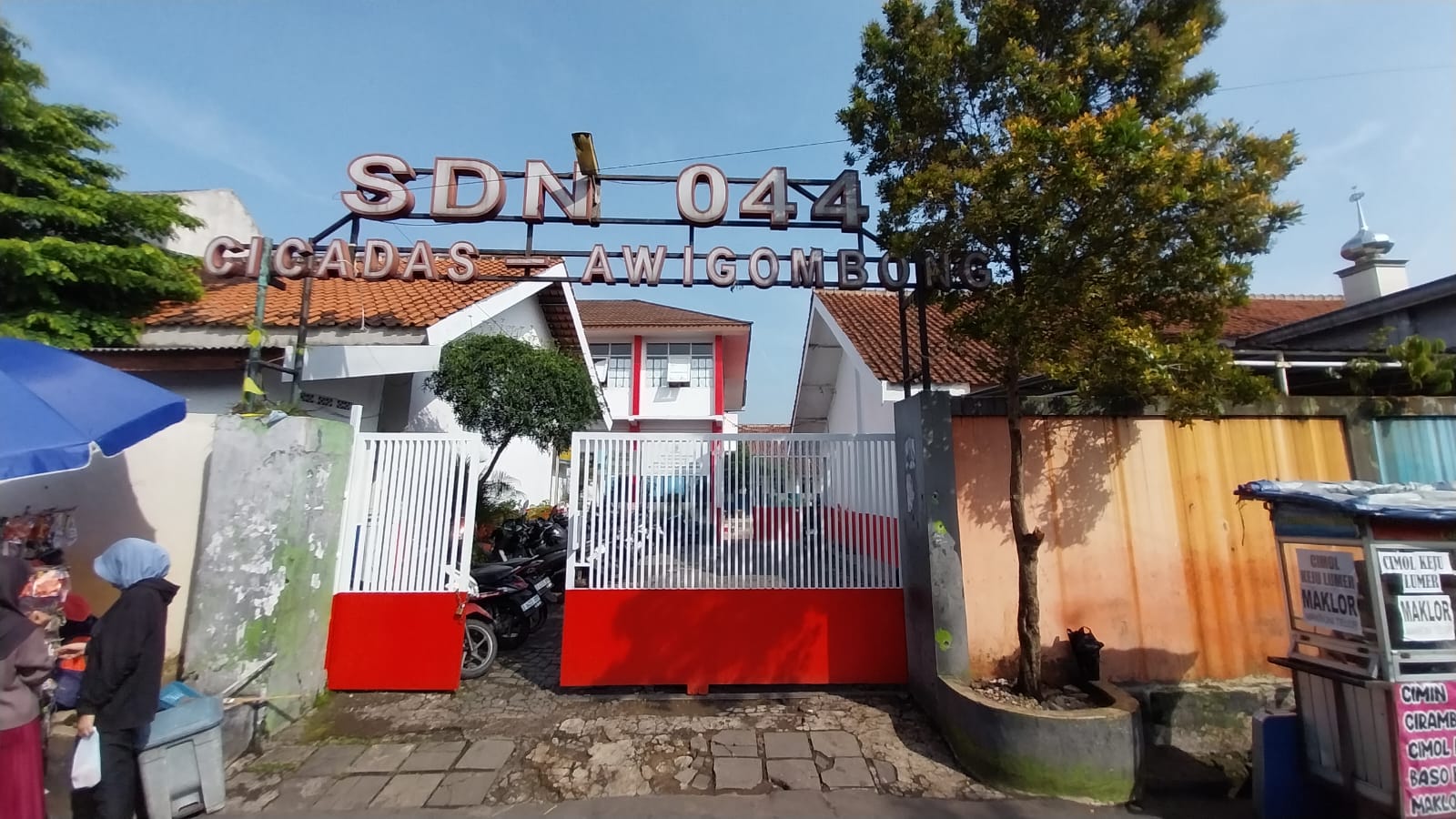 Gerbang utama sekolah