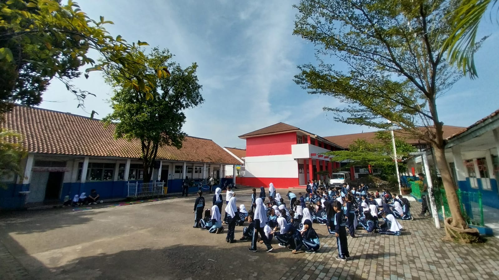 Gerbang utama sekolah