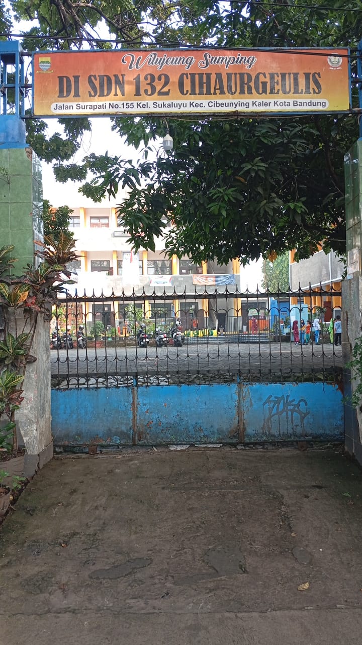 Gerbang utama sekolah