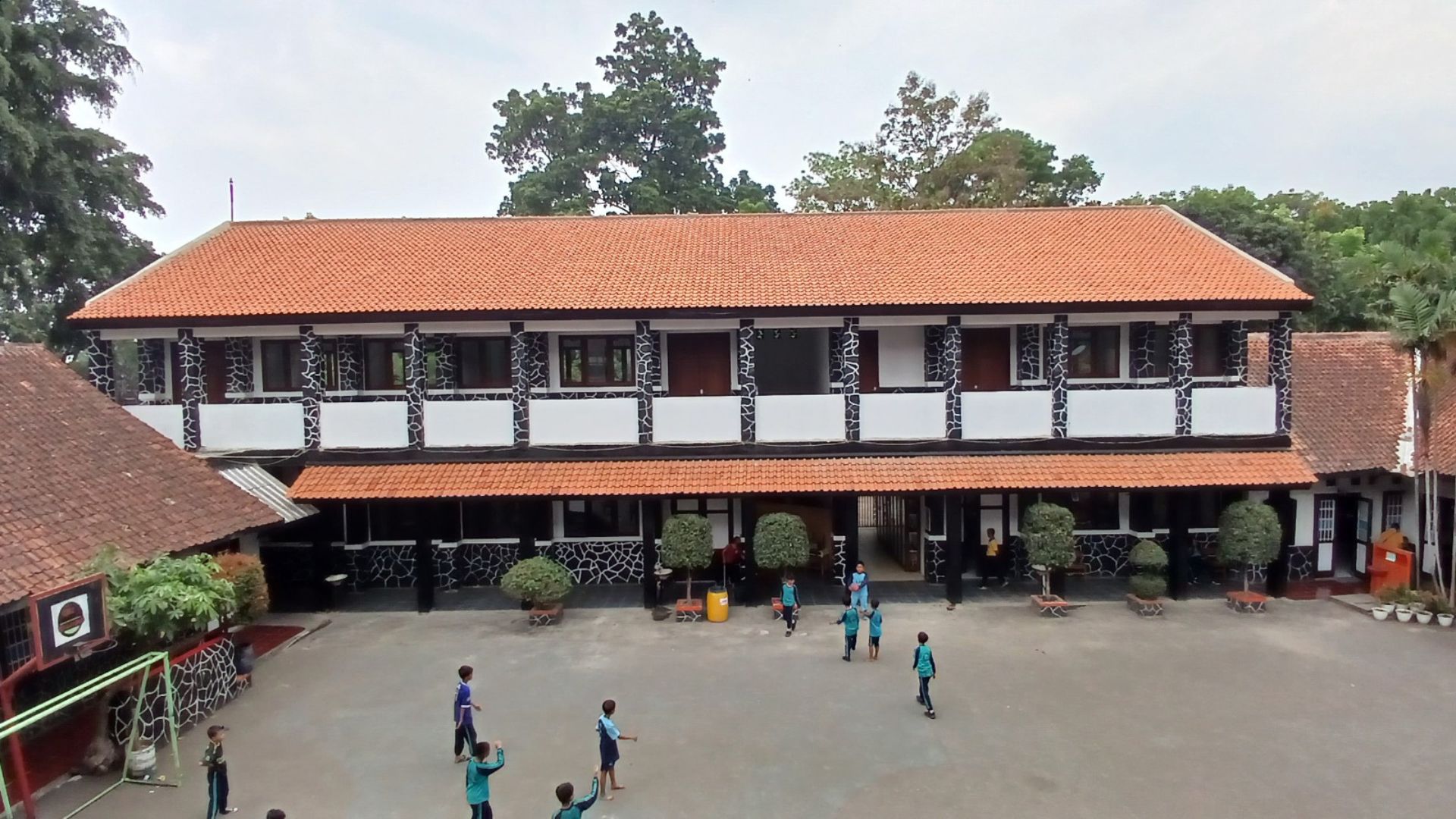 Gedung Utama Sekolah (Dalam)