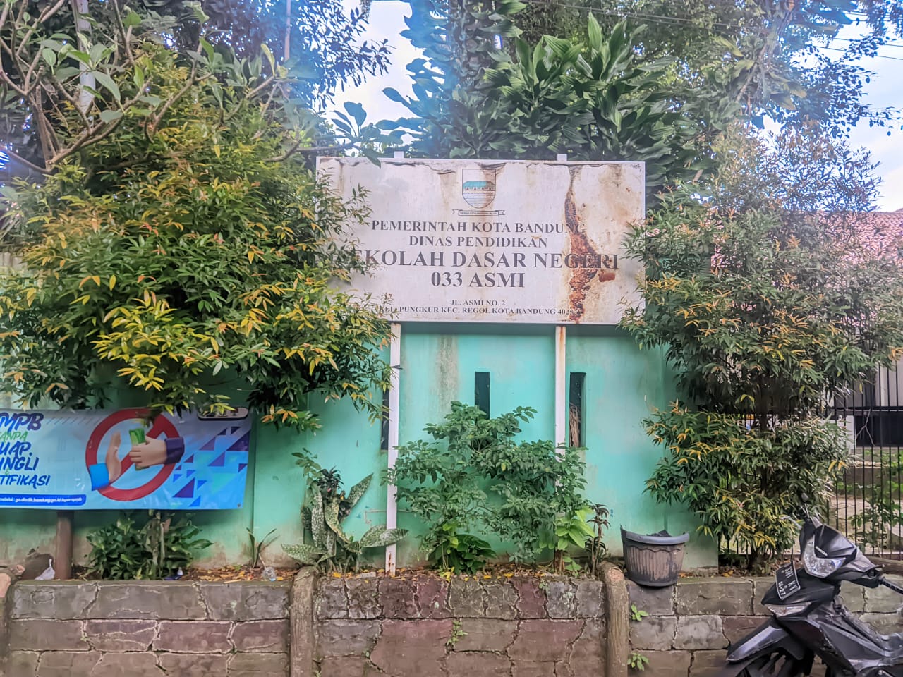 Plang Nama Sekolah