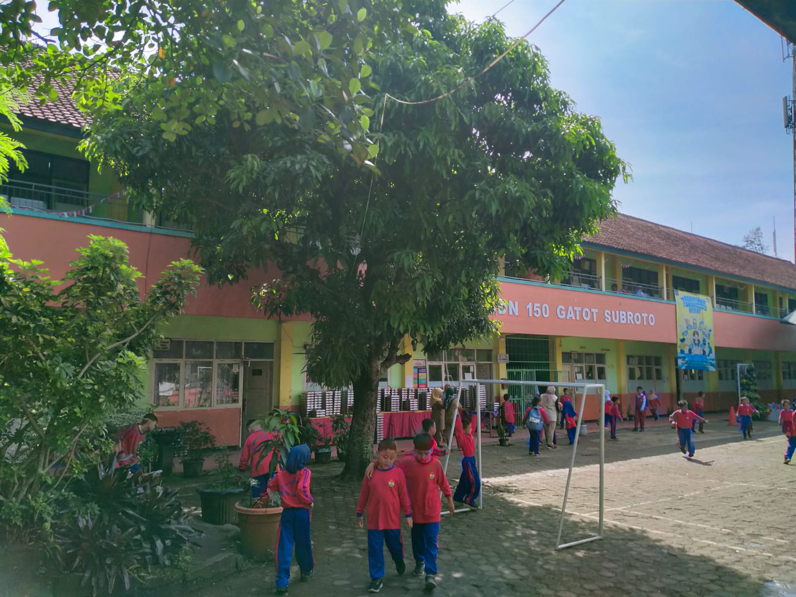 GEDUNG UTAMA SEKOLAH