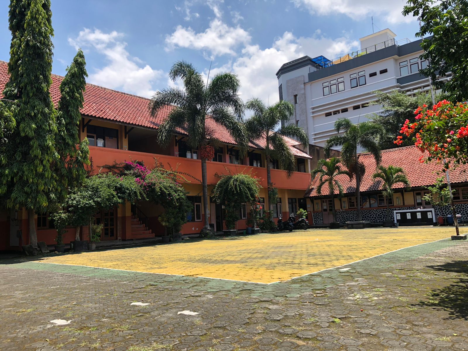 Foto Lapangan Sekolah