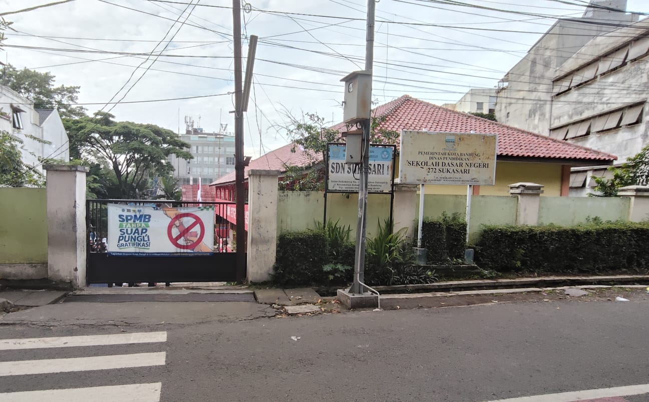 Gerbang Utama Sekolah SDN 272 SUKASARI