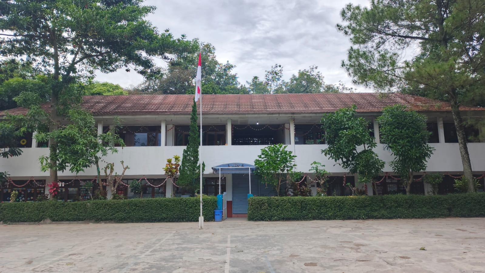 GEDUNG SEKOLAH