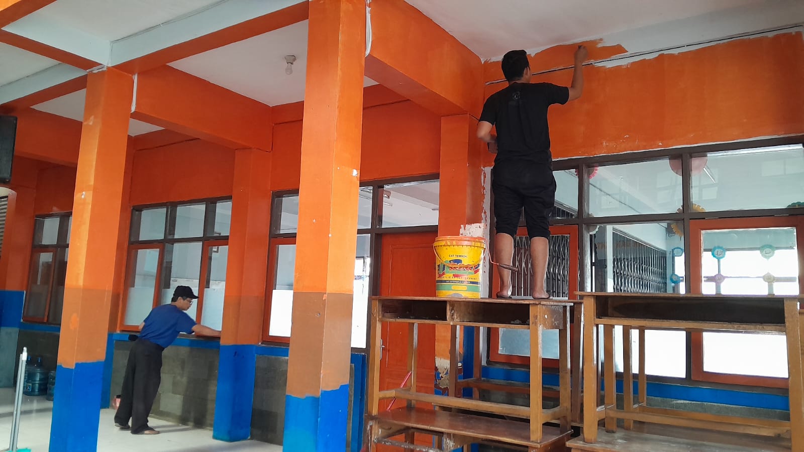 Foto Kegiatan Pengecatan Gedung Sekolah tahun 2025