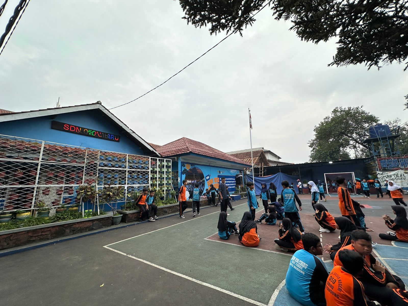 Halaman Sekolah